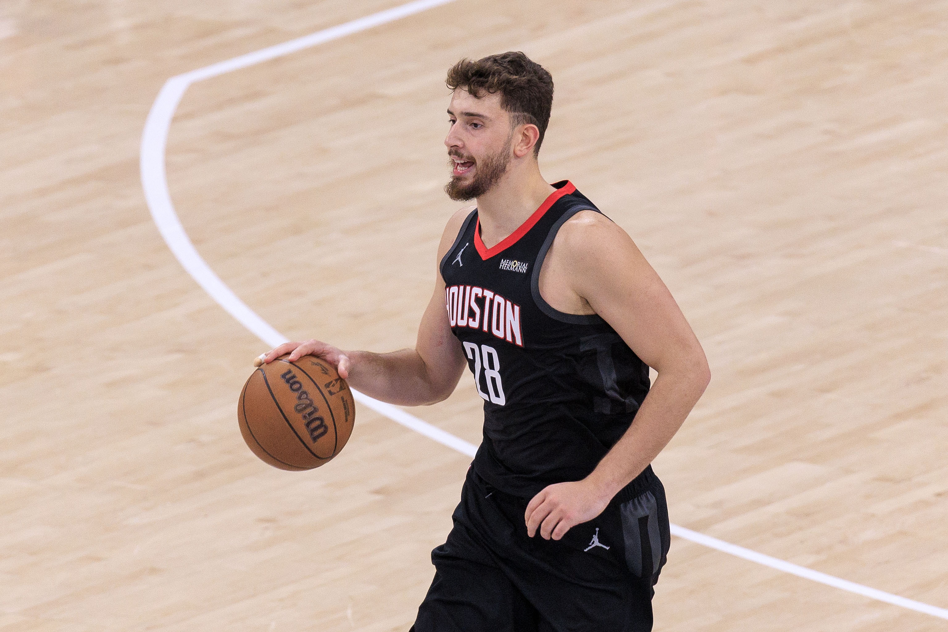 APP下载-🤡寸步不让!兰德尔被撤凳子走步违例&申京立马走步回应